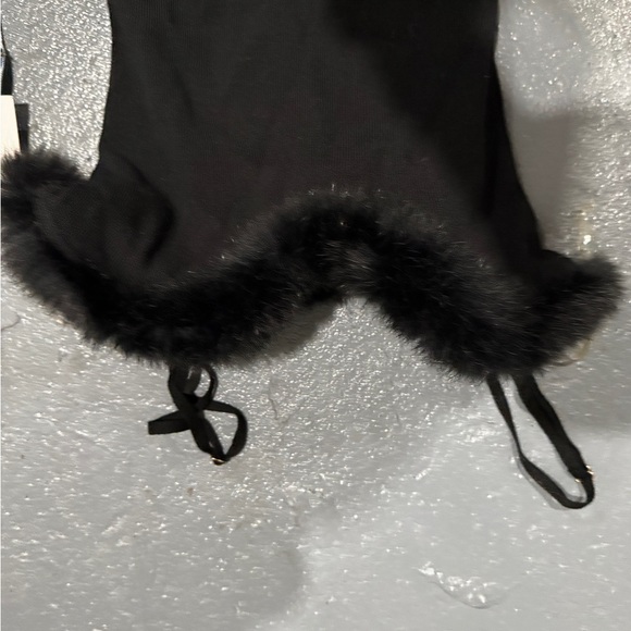 Elegant Black Dress - Picture 4 of 4